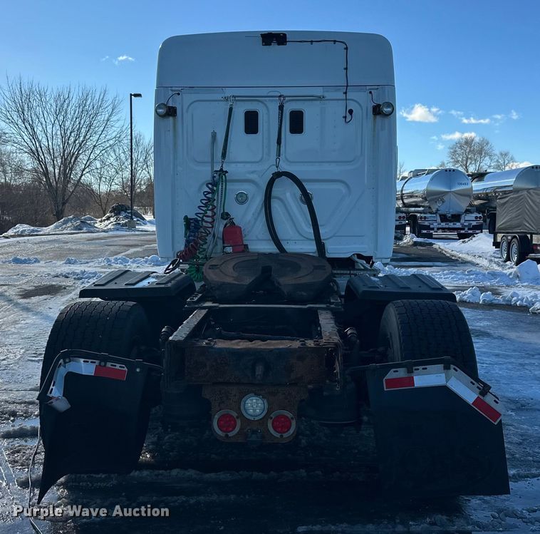 image for item FK1573 2015 Freightliner Cascadia  semi truck