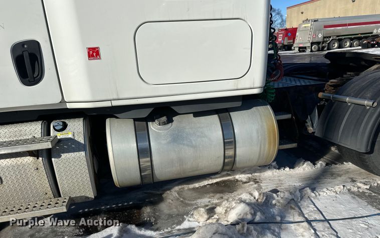 image for item FK1573 2015 Freightliner Cascadia  semi truck