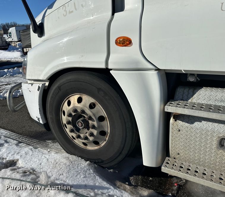image for item FK1573 2015 Freightliner Cascadia  semi truck