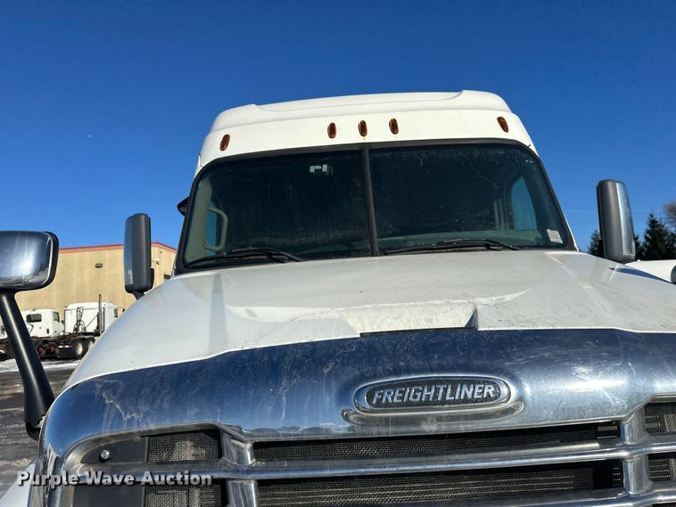 image for item FK1573 2015 Freightliner Cascadia  semi truck