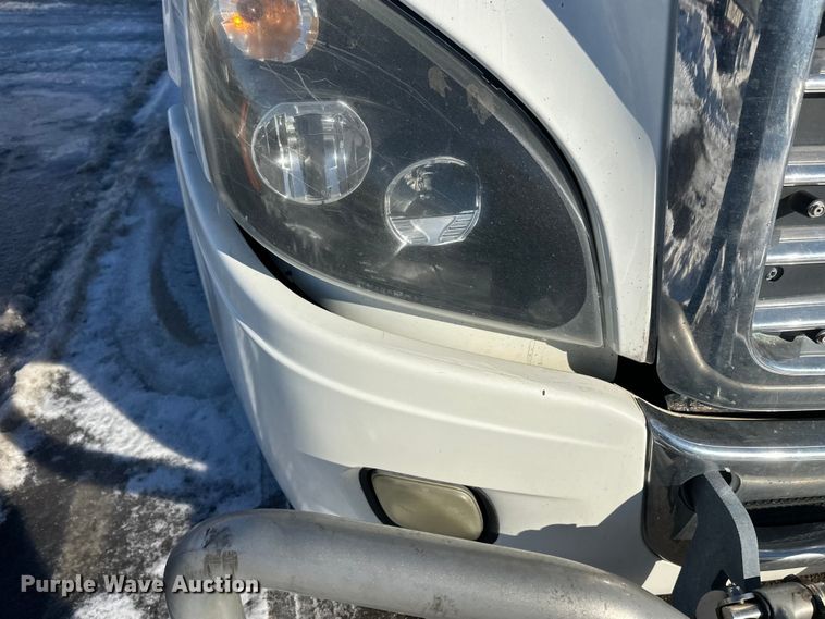 image for item FK1573 2015 Freightliner Cascadia  semi truck