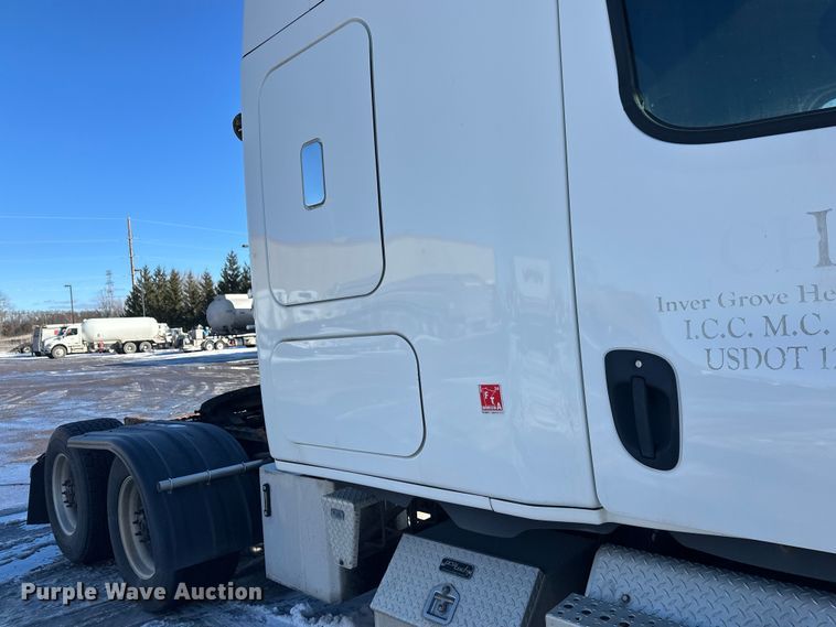 image for item FK1573 2015 Freightliner Cascadia  semi truck