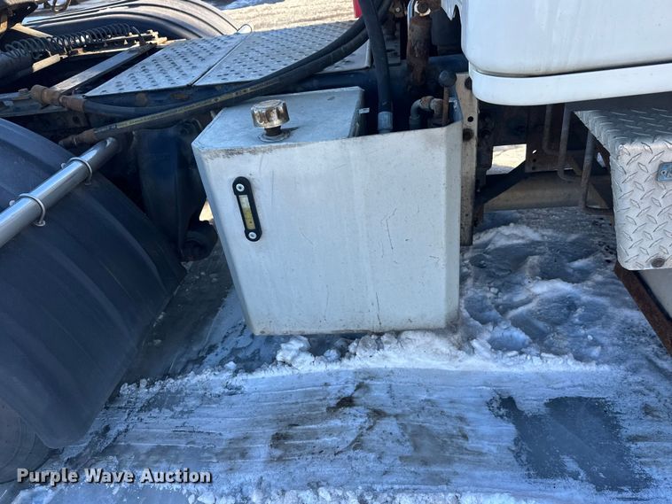 image for item FK1573 2015 Freightliner Cascadia  semi truck