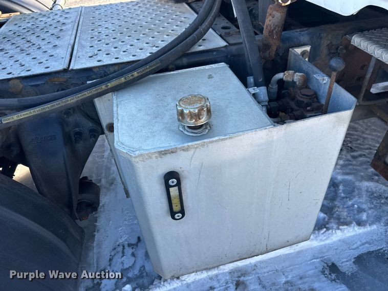 image for item FK1573 2015 Freightliner Cascadia  semi truck