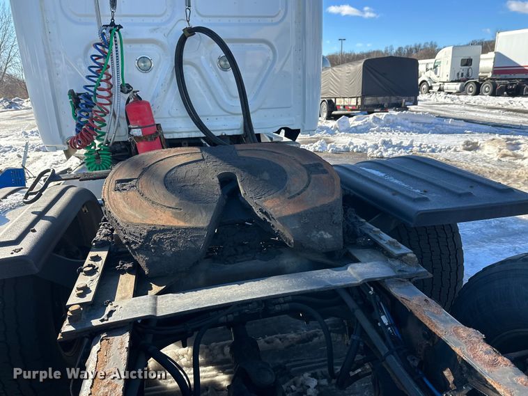 image for item FK1573 2015 Freightliner Cascadia  semi truck