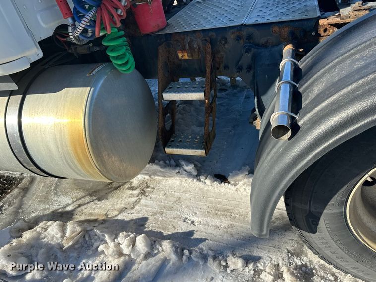 image for item FK1573 2015 Freightliner Cascadia  semi truck