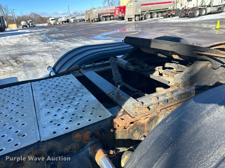 image for item FK1573 2015 Freightliner Cascadia  semi truck