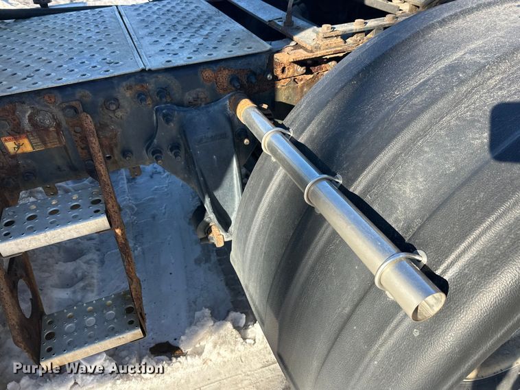 image for item FK1573 2015 Freightliner Cascadia  semi truck