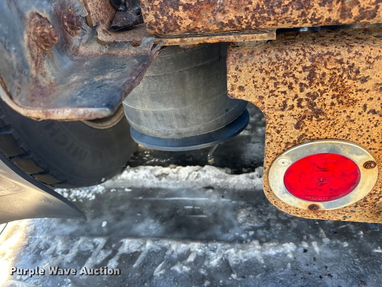 image for item FK1573 2015 Freightliner Cascadia  semi truck