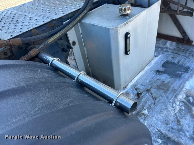 image for item FK1573 2015 Freightliner Cascadia  semi truck