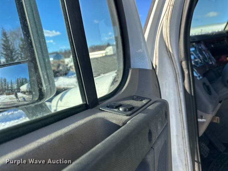 image for item FK1573 2015 Freightliner Cascadia  semi truck