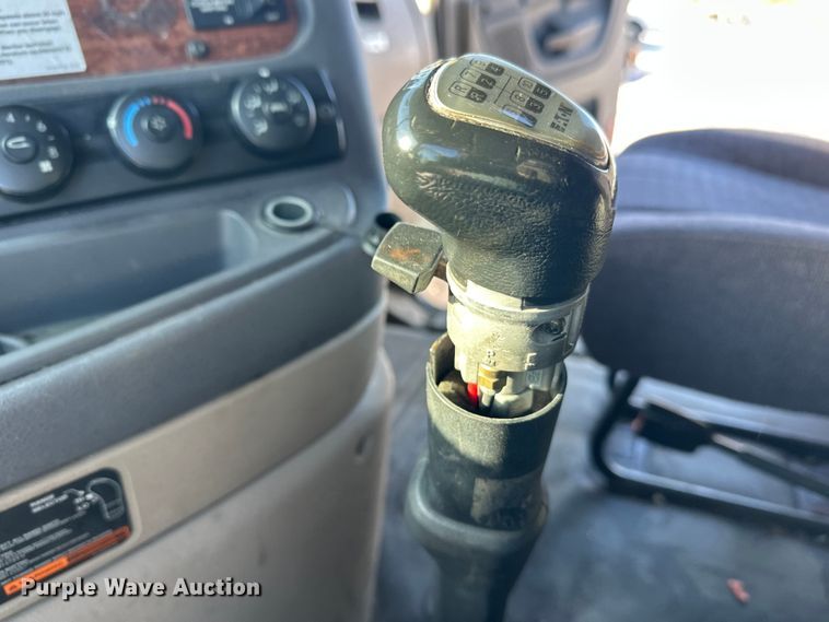 image for item FK1573 2015 Freightliner Cascadia  semi truck