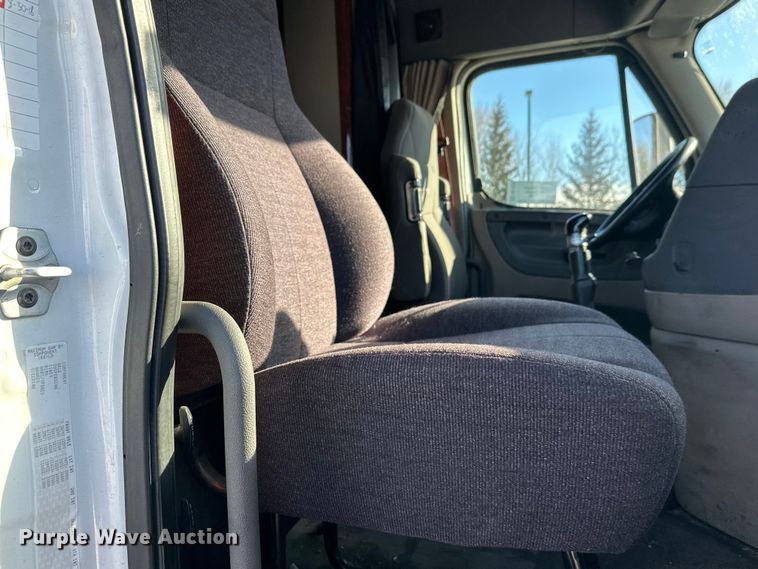 image for item FK1573 2015 Freightliner Cascadia  semi truck