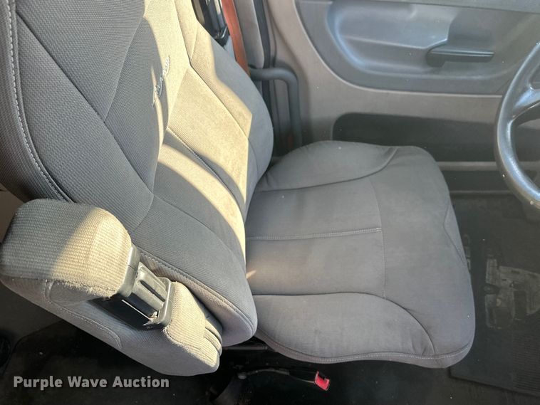 image for item FK1573 2015 Freightliner Cascadia  semi truck