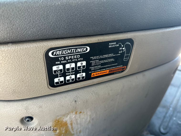 image for item FK1573 2015 Freightliner Cascadia  semi truck