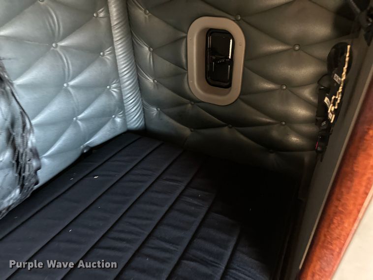 image for item FK1573 2015 Freightliner Cascadia  semi truck