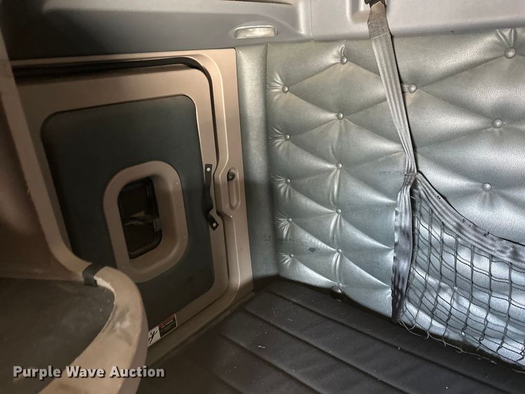 image for item FK1573 2015 Freightliner Cascadia  semi truck