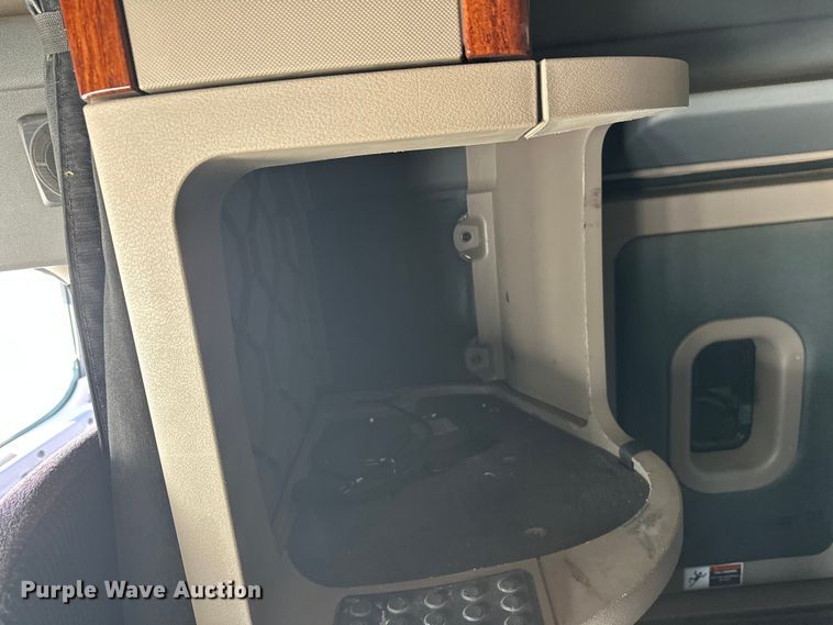 image for item FK1573 2015 Freightliner Cascadia  semi truck