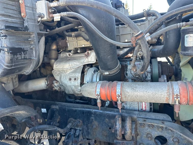 image for item FK1573 2015 Freightliner Cascadia  semi truck