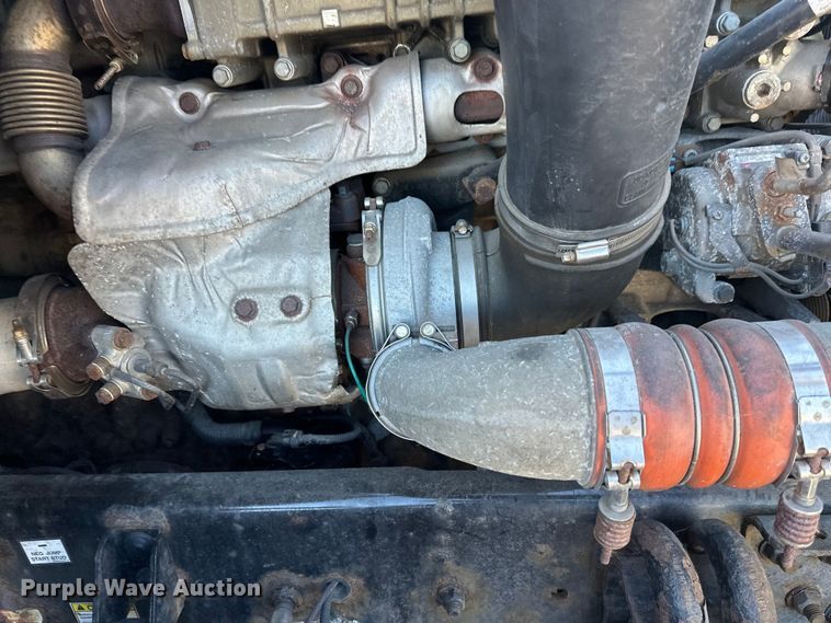 image for item FK1573 2015 Freightliner Cascadia  semi truck