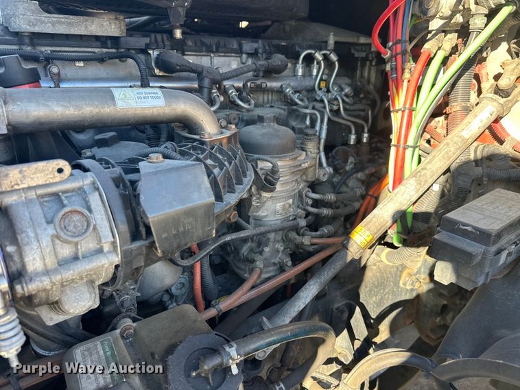 image for item FK1573 2015 Freightliner Cascadia  semi truck