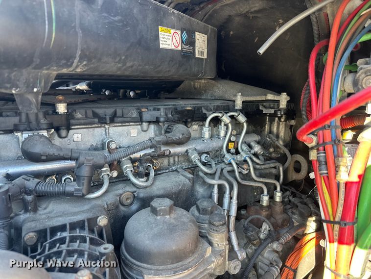 image for item FK1573 2015 Freightliner Cascadia  semi truck