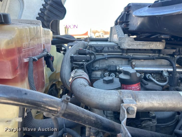 image for item FK1573 2015 Freightliner Cascadia  semi truck