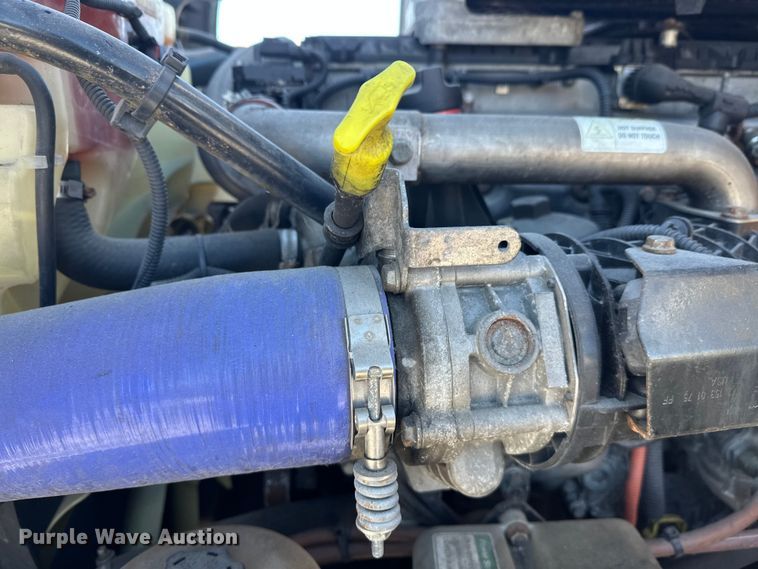 image for item FK1573 2015 Freightliner Cascadia  semi truck