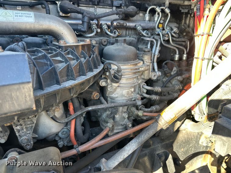 image for item FK1573 2015 Freightliner Cascadia  semi truck