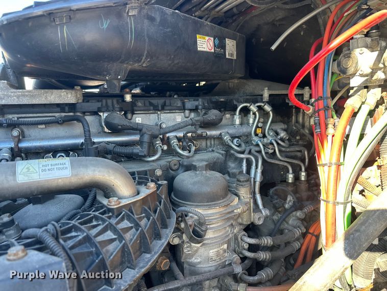 image for item FK1573 2015 Freightliner Cascadia  semi truck