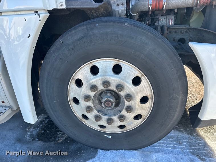 image for item FK1573 2015 Freightliner Cascadia  semi truck