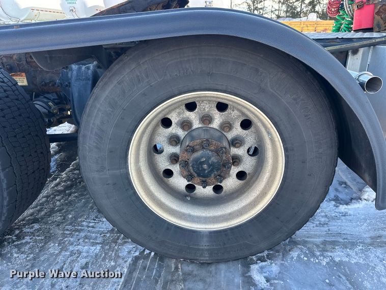 image for item FK1573 2015 Freightliner Cascadia  semi truck