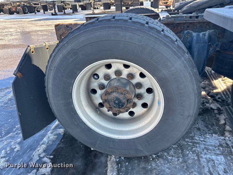 image for item FK1573 2015 Freightliner Cascadia  semi truck