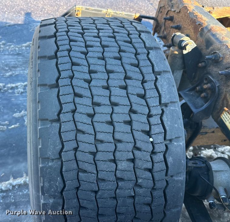 image for item FK1573 2015 Freightliner Cascadia  semi truck