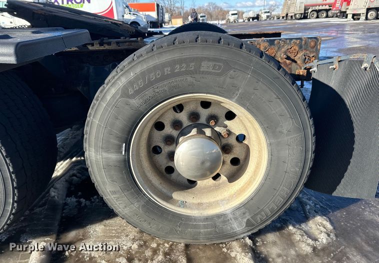 image for item FK1573 2015 Freightliner Cascadia  semi truck