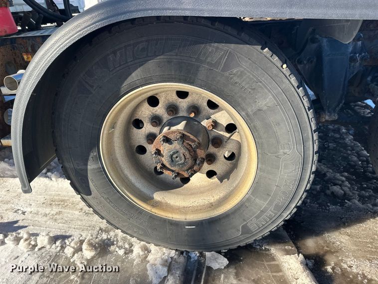 image for item FK1573 2015 Freightliner Cascadia  semi truck