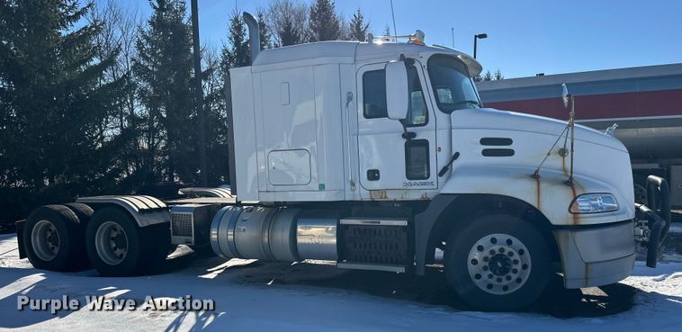 image for item FK1577 2015 Mack CXU613 semi truck