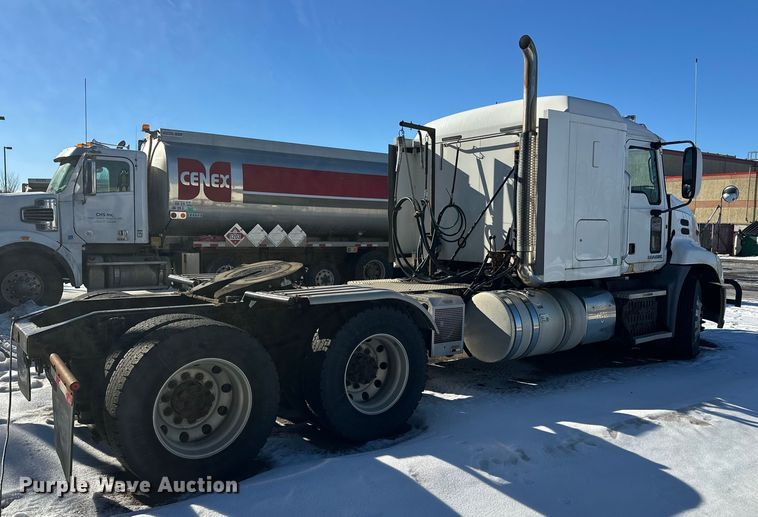 image for item FK1577 2015 Mack CXU613 semi truck