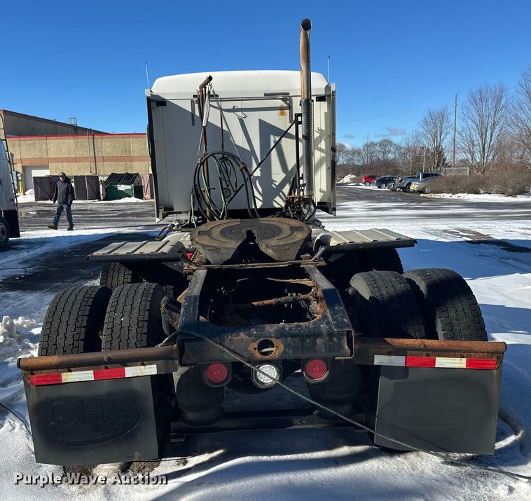 image for item FK1577 2015 Mack CXU613 semi truck