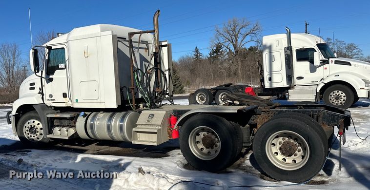image for item FK1577 2015 Mack CXU613 semi truck