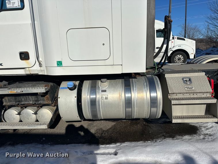 image for item FK1577 2015 Mack CXU613 semi truck