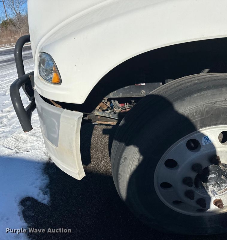 image for item FK1577 2015 Mack CXU613 semi truck