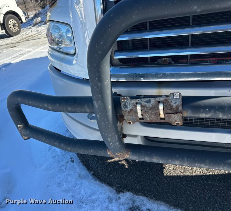 image for item FK1577 2015 Mack CXU613 semi truck