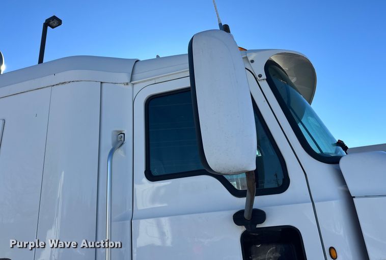 image for item FK1577 2015 Mack CXU613 semi truck