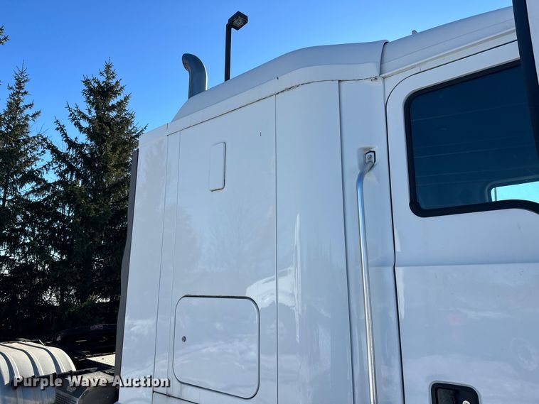 image for item FK1577 2015 Mack CXU613 semi truck