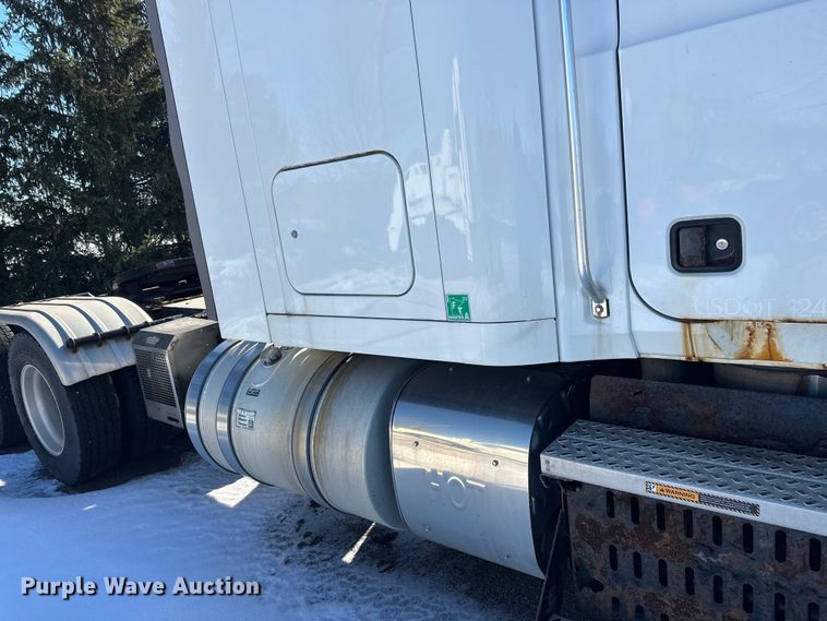 image for item FK1577 2015 Mack CXU613 semi truck