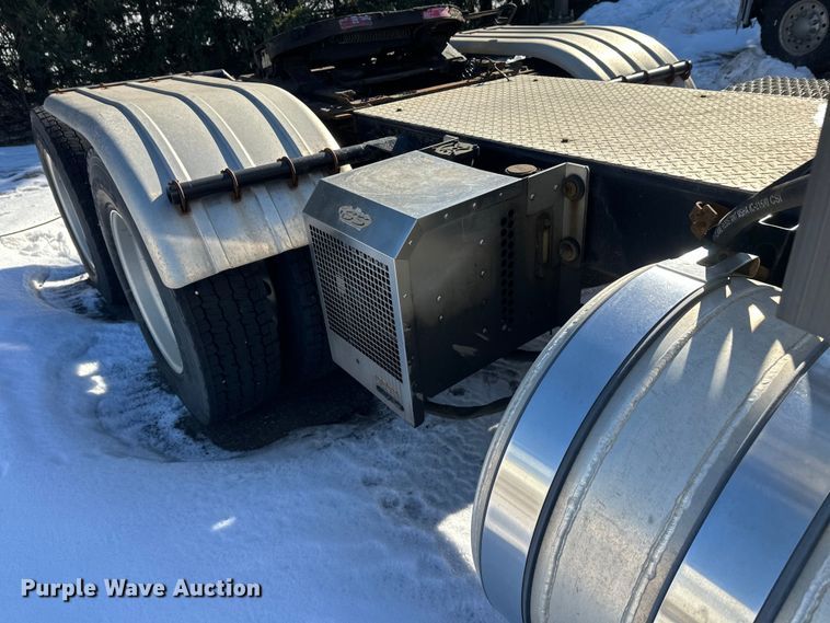 image for item FK1577 2015 Mack CXU613 semi truck