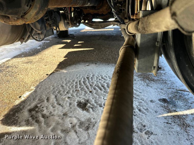 image for item FK1577 2015 Mack CXU613 semi truck