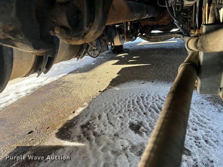 image for item FK1577 2015 Mack CXU613 semi truck