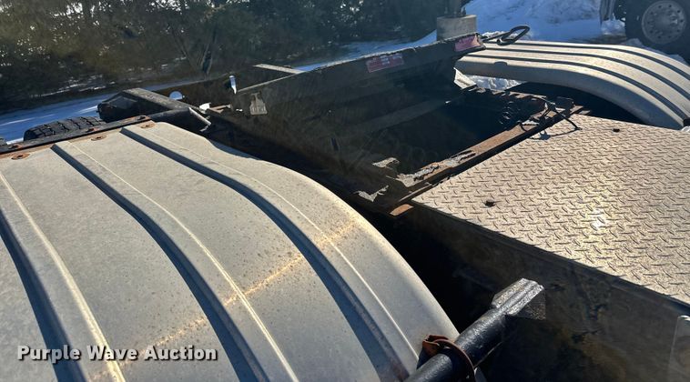 image for item FK1577 2015 Mack CXU613 semi truck